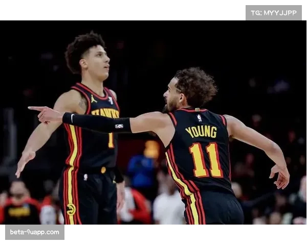 老鹰特雷杨超远三分尝试未果,篮板拼抢中吹罚争球悬念终结